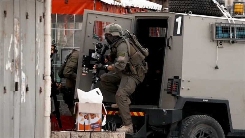 İsrail askerleri, Batı Şeria'da 1 Filistinliyi yaraladı, 15 kişiyi gözaltına aldı