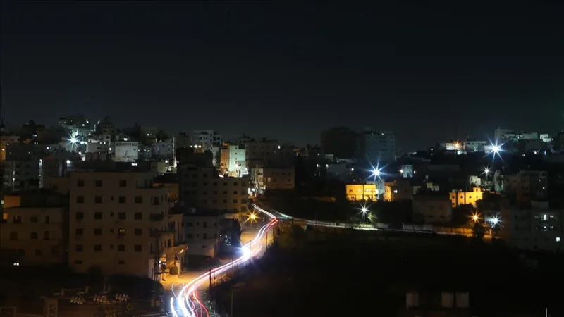 Filistin topraklarını gasbeden İsrailliler, işgal altındaki Batı Şeria’da 3 Filistinliyi yaraladı