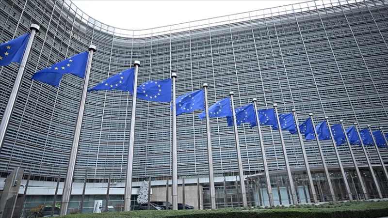 AB, Rusya'dan petrol ithalatını tamamen yasaklayacak teklifi erteledi