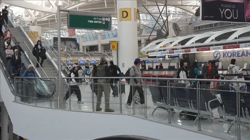 Trump, havalimanlarındaki aksaklıkların ardından TSA ödemeleri için talimat vereceğini duyurdu